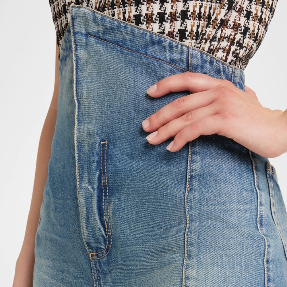 Alexander McQueen
Foldover-Waist Midi Denim Skirt - Picture 6 of 13